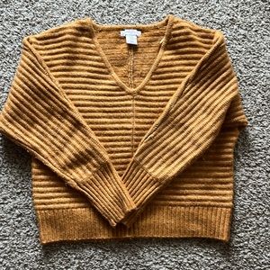 Juniors V - neck sweater in mustard yellow